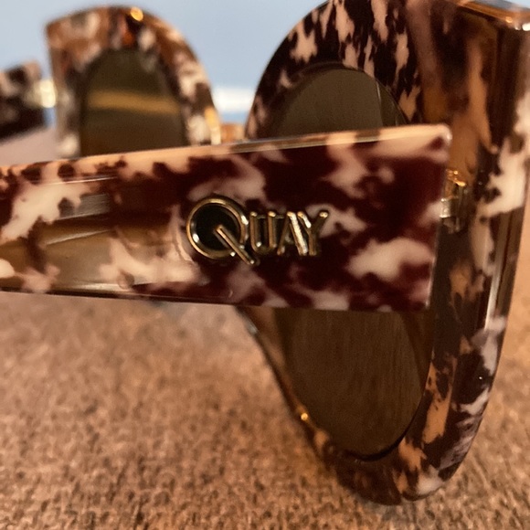 Quay sunglasses cat-eye. Perfect condition! No bothersome plastic nose grips - Picture 2 of 6